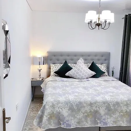 Maraverde 2 Bedroom Адехе
